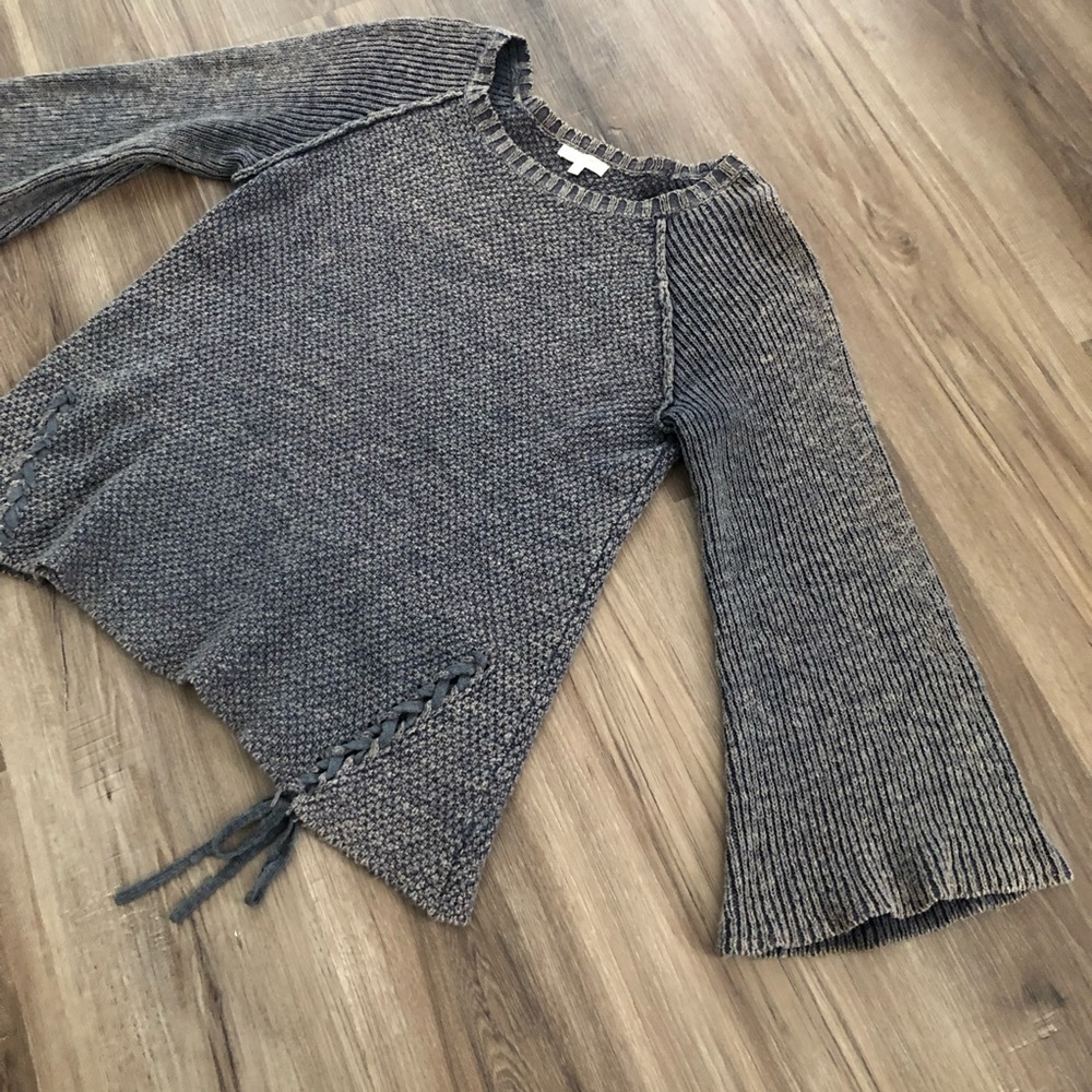 Mystree bluish gray flare hem flare sleeve hobo knit sweater size Large